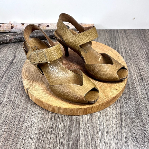 *Pedro Garcia | Pebble Leather Peep Toe Heels with Ankle Straps Size 8.5 - Picture 1 of 16